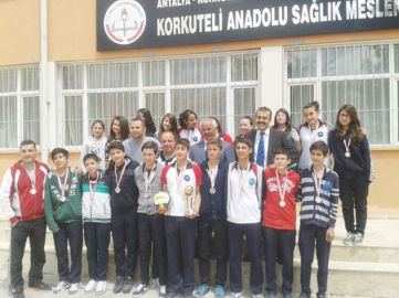 Okullar Kupa ve Madalyalarını Aldı