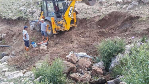 Bayat Bademleri su istiyor